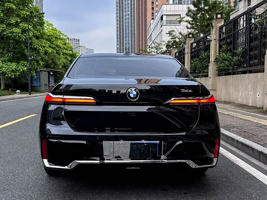 BMW 7 Series BMW 7 Series 2023 740Li Exclusive M Sport Package 2023 — миниатюра 2
