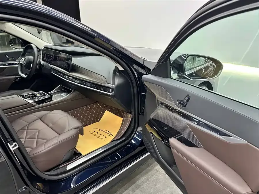 BMW 7 Series BMW 7 Series 2023 740Li Leading Luxury Package 2025 — миниатюра 5