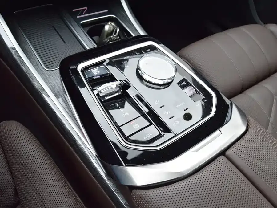 BMW 7 Series BMW 7 Series 2023 740Li Exclusive M Sport Package 2024 — миниатюра 3