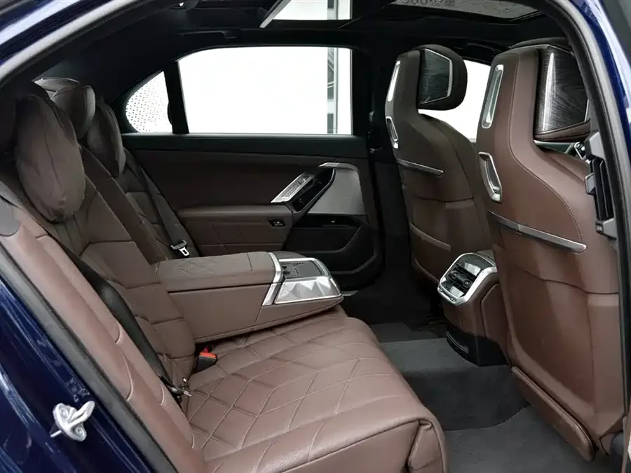 BMW 7 Series BMW 7 Series 2023 740Li Exclusive M Sport Package 2024 — миниатюра 4