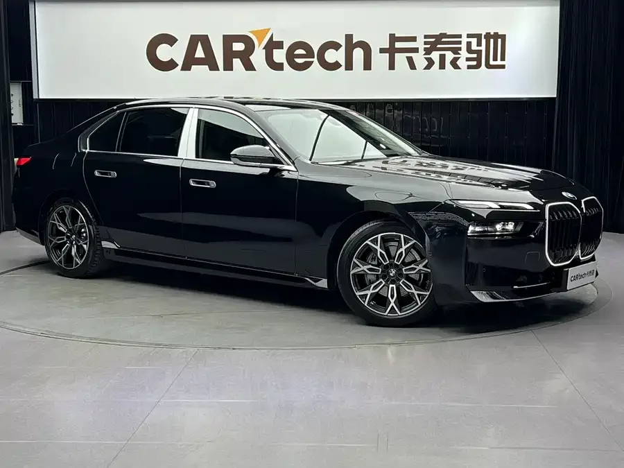 BMW 7 Series BMW 7 Series 2023 735Li Luxury Package 2024 — миниатюра 3