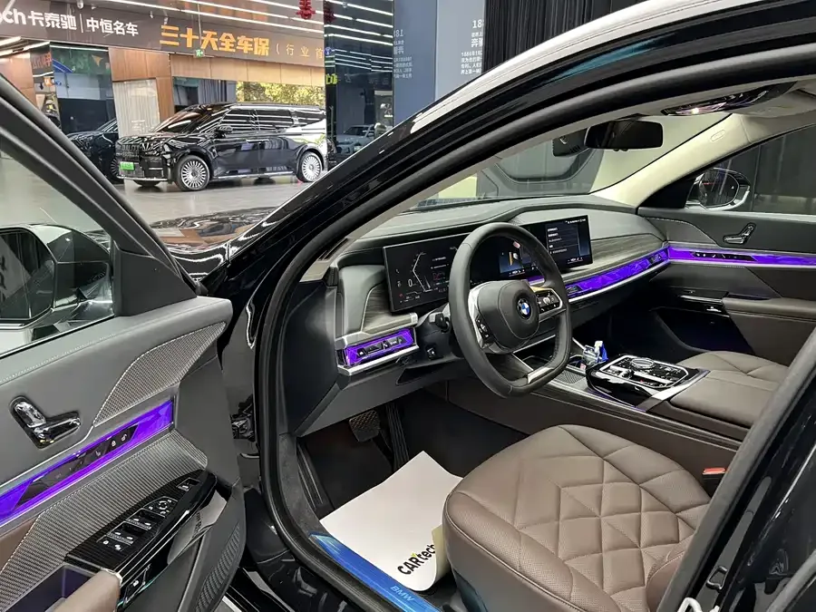 BMW 7 Series BMW 7 Series 2023 735Li Luxury Package 2024 — миниатюра 4