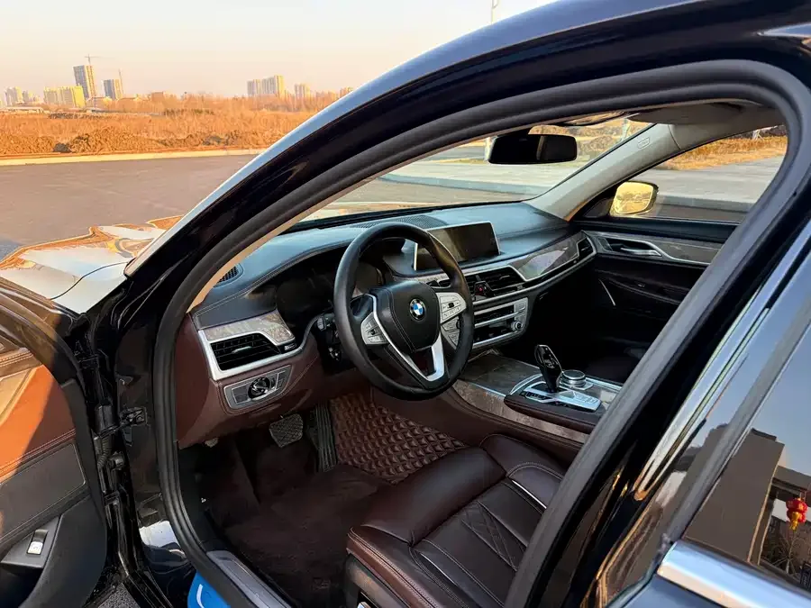 BMW 7 Series BMW 7 Series 2021 740Li Leading Luxury Package 2023 — миниатюра 3