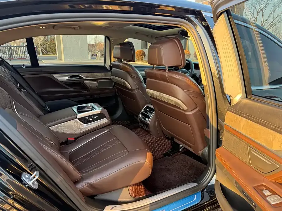 BMW 7 Series BMW 7 Series 2021 740Li Leading Luxury Package 2023 — миниатюра 4