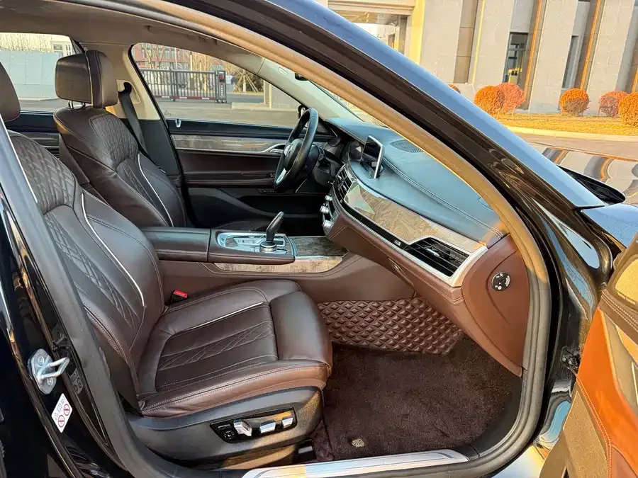 BMW 7 Series BMW 7 Series 2021 740Li Leading Luxury Package 2023 — миниатюра 5