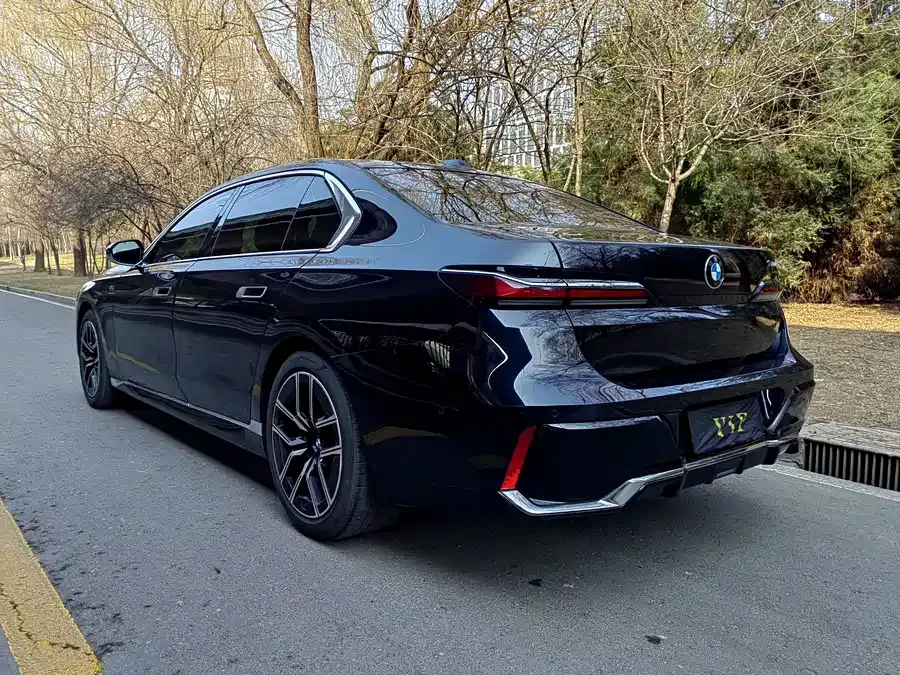 BMW 7 Series BMW 7 Series 2023 735Li M Sport Package 2024 — миниатюра 4