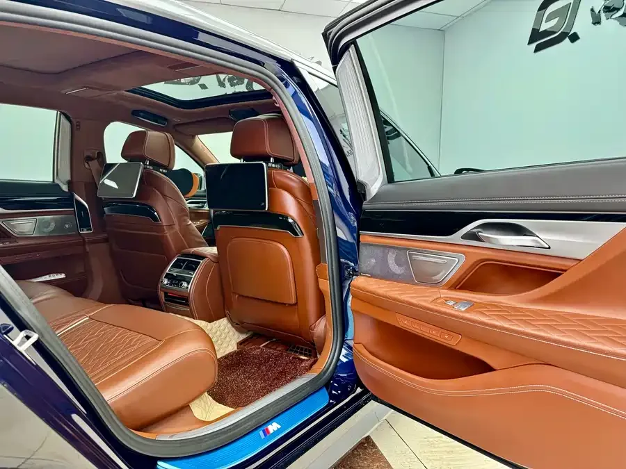 BMW 7 Series BMW 7 Series 2022 740Li xDrive Executive M Sport Package 2022 — миниатюра 3