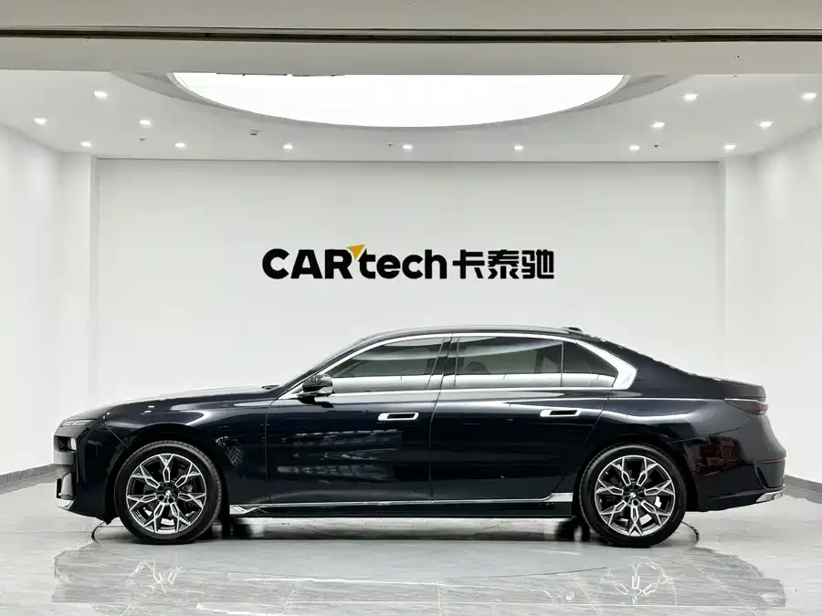 BMW 7 Series BMW 7 Series 2023 735Li Luxury Package 2024 — миниатюра 2