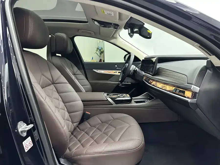 BMW 7 Series BMW 7 Series 2023 735Li Luxury Package 2024 — миниатюра 4
