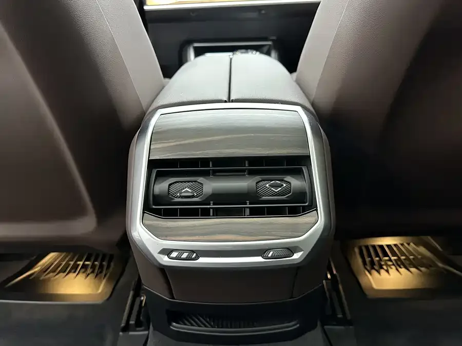 BMW 7 Series BMW 7 Series 2023 735Li Luxury Package 2024 — миниатюра 5