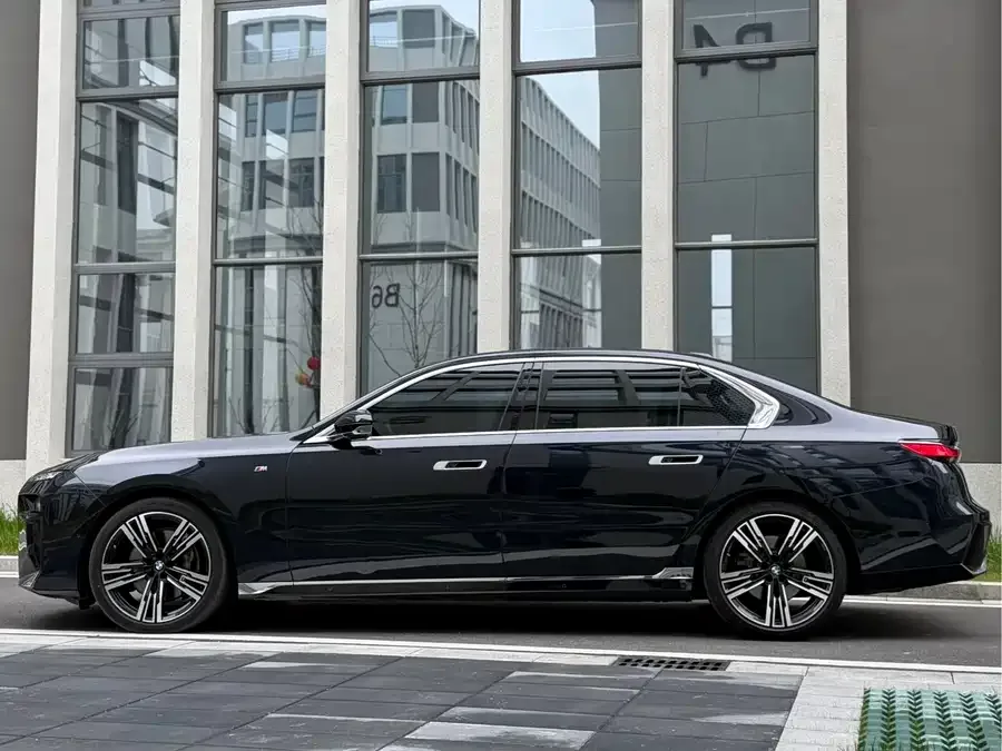BMW 7 Series BMW 7 Series 2023 740Li Exclusive M Sport Package 2024 — миниатюра 5
