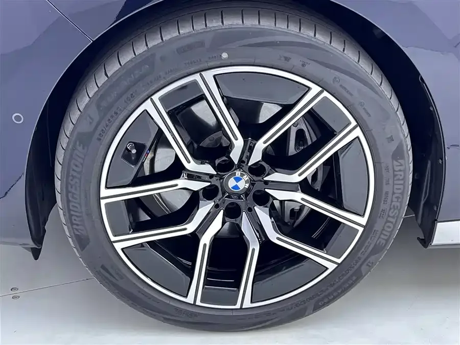 BMW 7 Series BMW 7 Series 2023 735Li M Sport Package 2023 — миниатюра 3