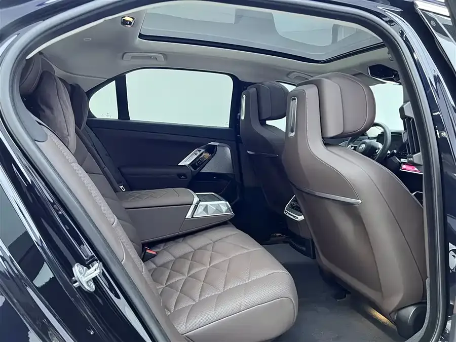 BMW 7 Series BMW 7 Series 2023 735Li M Sport Package 2023 — миниатюра 5