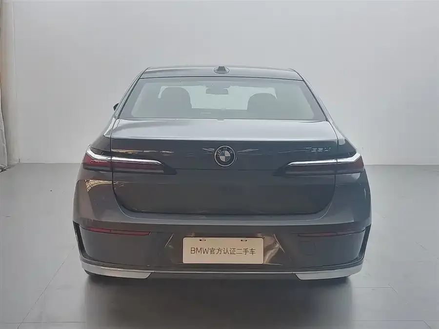 BMW 7 Series BMW 7 Series 2023 735Li Luxury Package 2024 — миниатюра 2