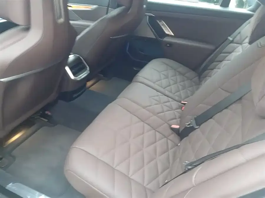 BMW 7 Series BMW 7 Series 2023 735Li Luxury Package 2024 — миниатюра 3