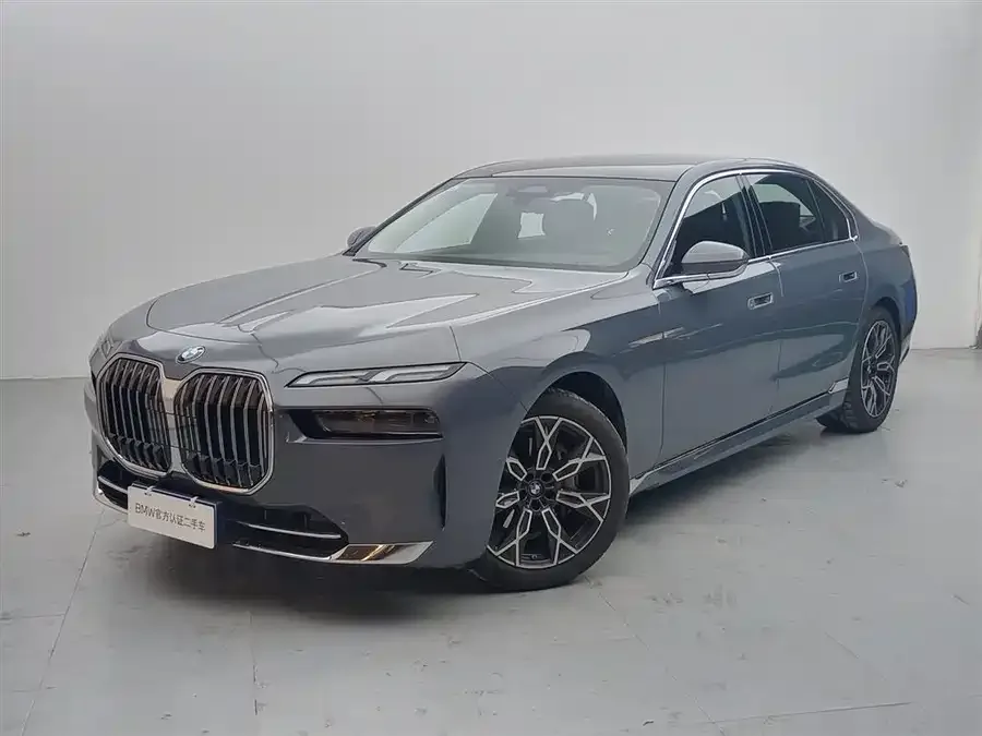 BMW 7 Series BMW 7 Series 2023 735Li Luxury Package 2024 — фото 1, купить с доставкой в Москву