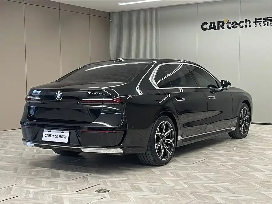 BMW 7 Series BMW 7 Series 2023 735Li Luxury Package 2023 — миниатюра 2