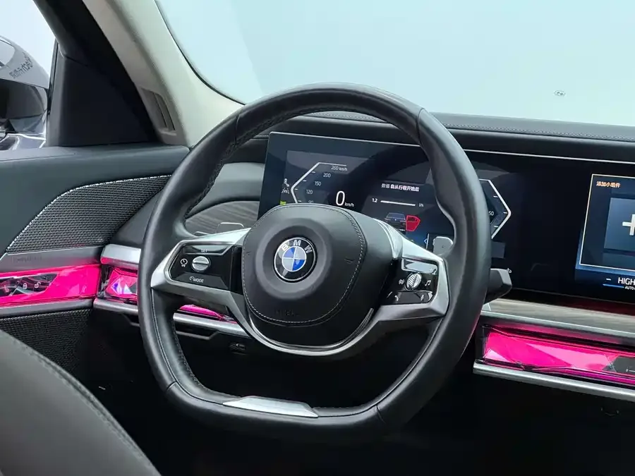 BMW 7 Series BMW 7 Series 2023 735Li Luxury Package 2024 — миниатюра 4