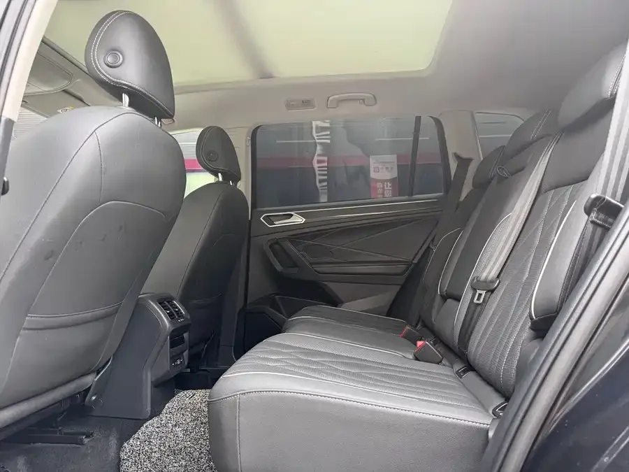 Volkswagen Tiguan L Tiguan L 2023 330TSI Automatic 2WD R-Line Enjoy Edition 2023 — миниатюра 3