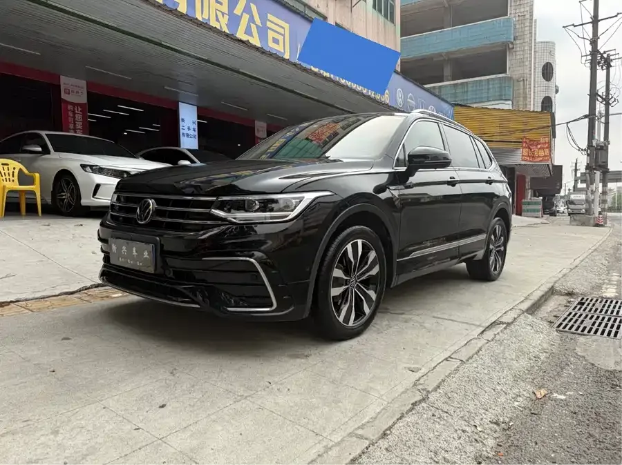 Volkswagen Tiguan L Tiguan L 2023 330TSI Automatic 2WD R-Line Enjoy Edition 2023 — фото 1, купить с доставкой в Москву