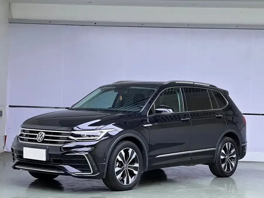 Volkswagen Tiguan L Tiguan L 2024 330TSI Automatic 2WD R-Line Enjoy Edition 2024 — фото 1, купить с доставкой в Москву