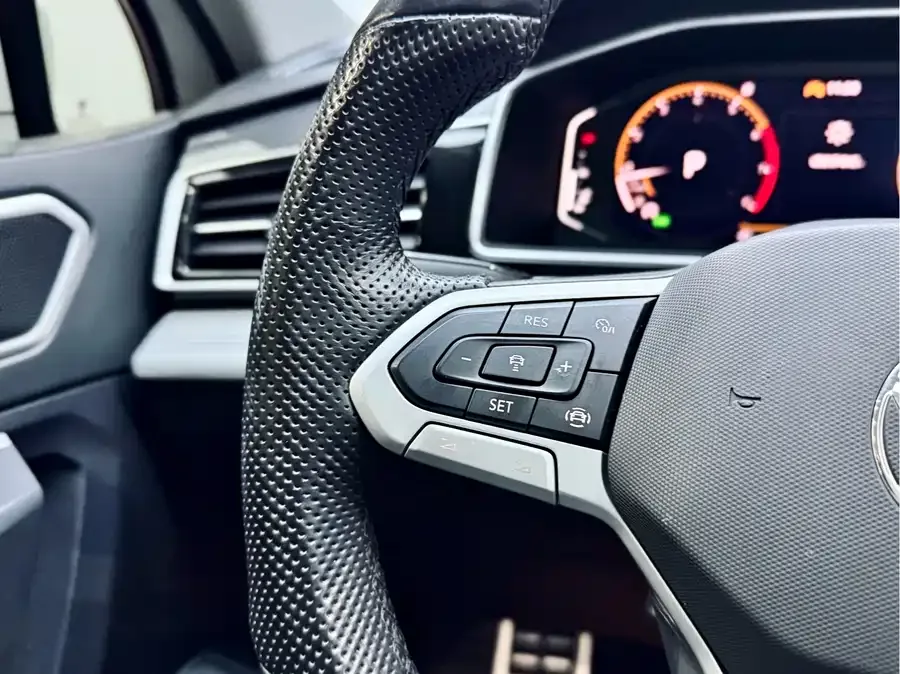 Volkswagen Tiguan L Tiguan L 2024 330TSI Automatic 2WD R-Line Enjoy Edition 2024 — миниатюра 4
