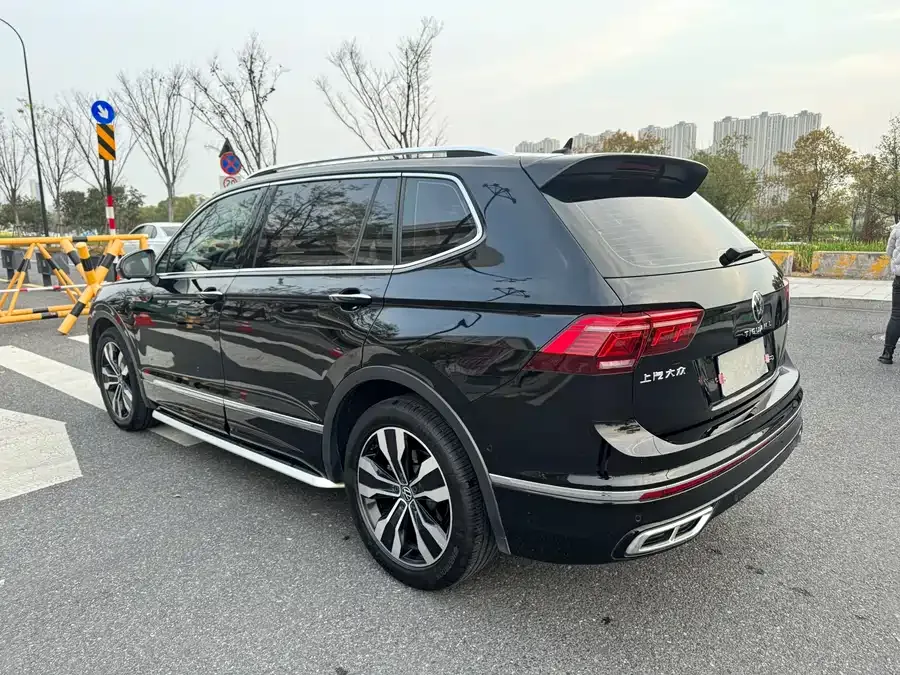 Volkswagen Tiguan L Tiguan L 2024 330TSI Automatic 2WD R-Line Enjoy Edition 2024 — миниатюра 2