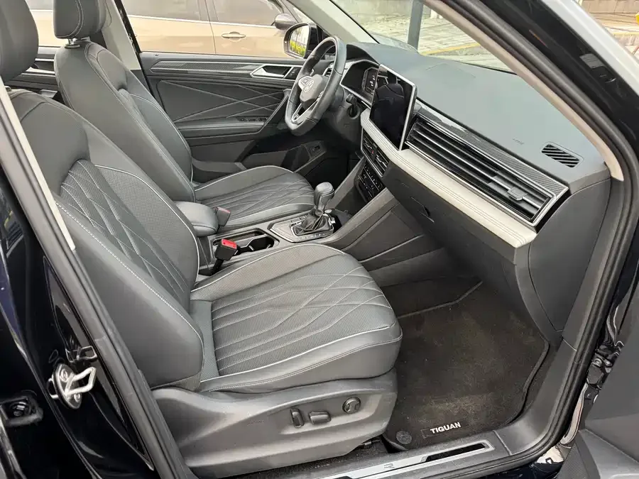 Volkswagen Tiguan L Tiguan L 2024 330TSI Automatic 2WD R-Line Enjoy Edition 2024 — миниатюра 4