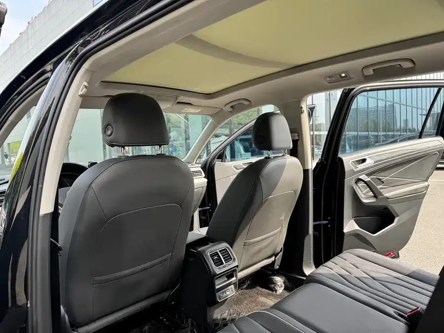Volkswagen Tiguan L Tiguan L 2022 330TSI Automatic 2WD R-Line Enjoy Edition 2022 — миниатюра 3
