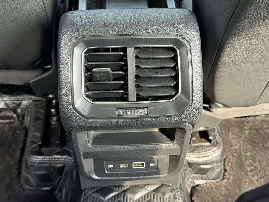 Volkswagen Tiguan L Tiguan L 2022 330TSI Automatic 2WD R-Line Enjoy Edition 2022 — миниатюра 4