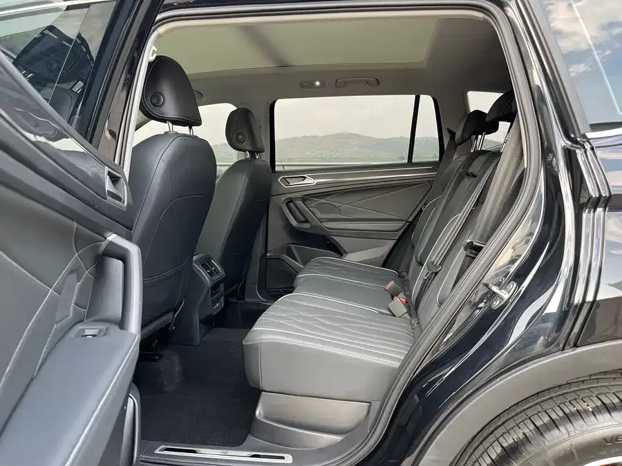 Volkswagen Tiguan L Tiguan L 2023 330TSI Automatic 2WD R-Line Enjoy Edition 2023 — миниатюра 3
