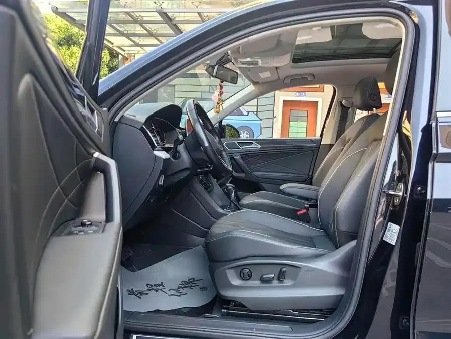 Volkswagen Tiguan L Tiguan L 2022 330TSI Automatic 2WD Smart Edition 2022 — миниатюра 2