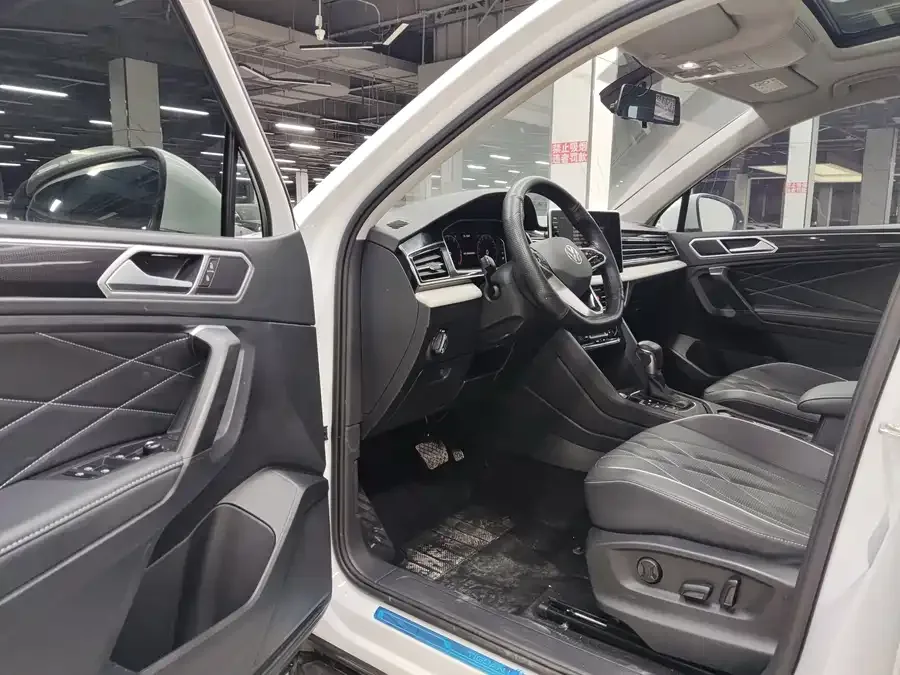 Volkswagen Tiguan L Tiguan L 2023 280TSI Automatic 2WD Trendy Limited Edition 2022 — миниатюра 2
