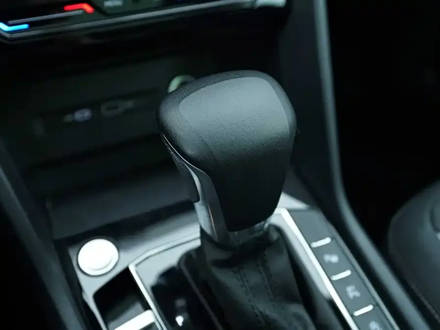 Volkswagen Tiguan L Tiguan L 2022 330TSI Automatic 2WD R-Line Enjoy Edition 2022 — миниатюра 3
