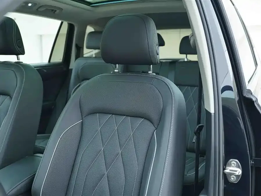 Volkswagen Tiguan L Tiguan L 2022 330TSI Automatic 2WD R-Line Enjoy Edition 2022 — миниатюра 4