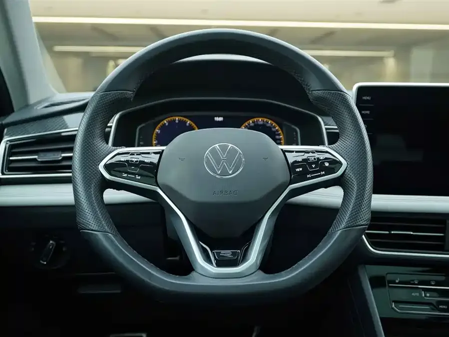 Volkswagen Tiguan L Tiguan L 2022 330TSI Automatic 2WD R-Line Enjoy Edition 2022 — миниатюра 5