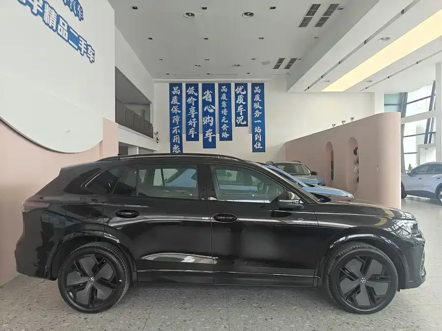 Volkswagen Tiguan L Tiguan L 2024 Pro 380TSI 4WD R-Line Premium Edition 2024 — миниатюра 2