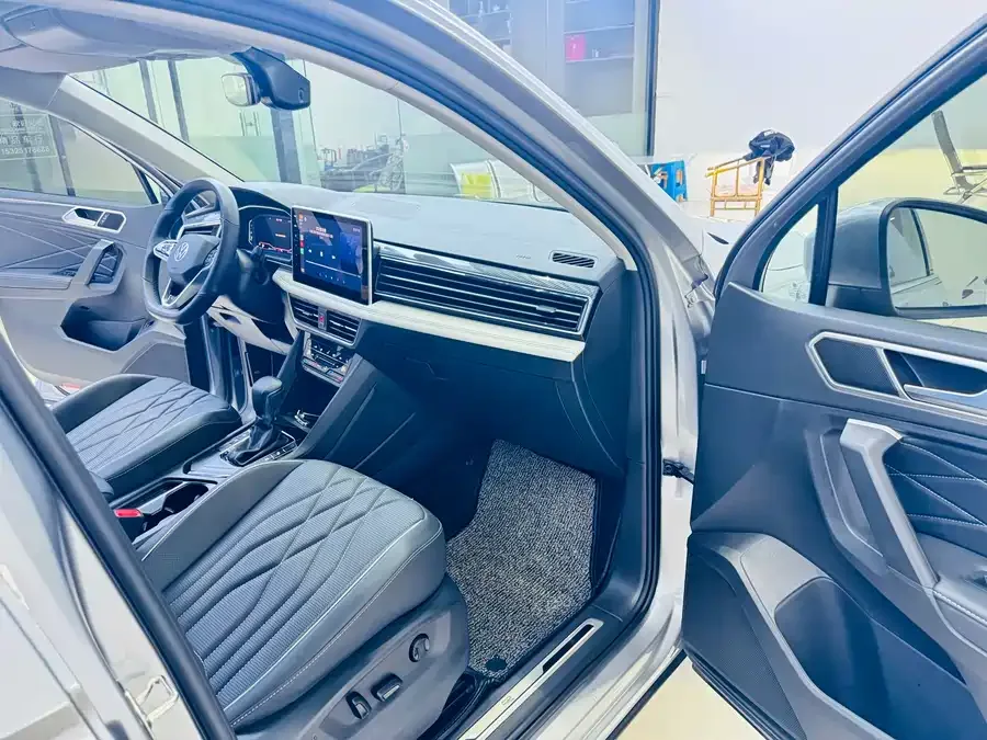 Volkswagen Tiguan L Tiguan L 2022 330TSI Automatic 2WD R-Line Enjoy Edition 2022 — миниатюра 3