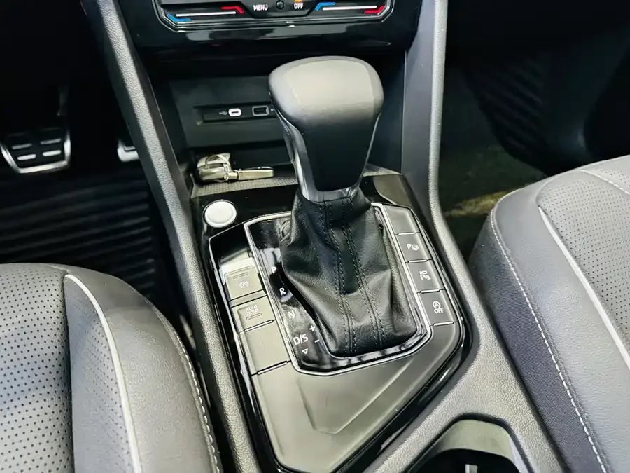Volkswagen Tiguan L Tiguan L 2022 330TSI Automatic 2WD R-Line Enjoy Edition 2022 — миниатюра 4