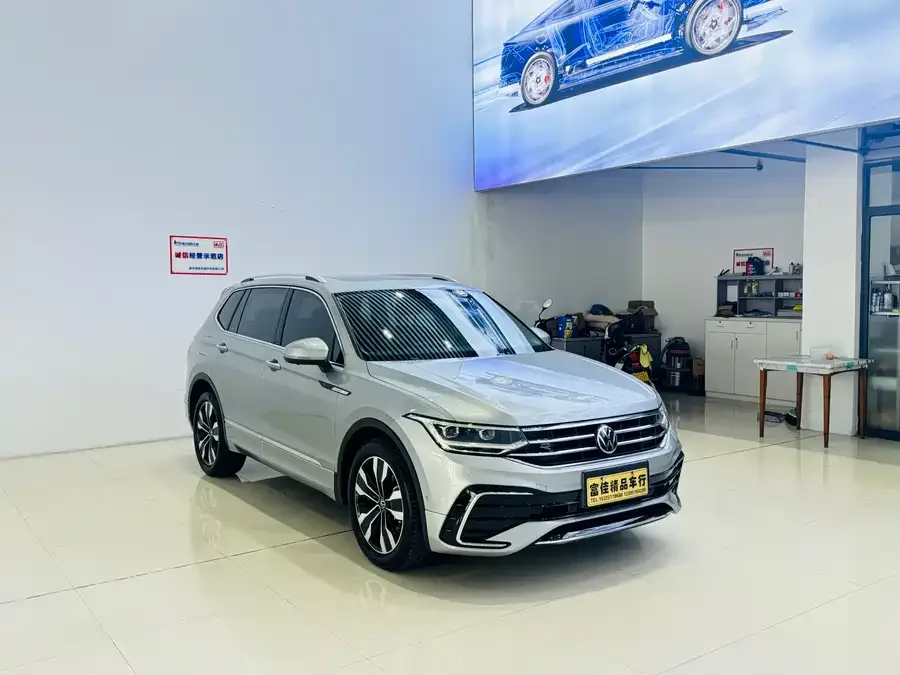 Volkswagen Tiguan L Tiguan L 2022 330TSI Automatic 2WD R-Line Enjoy Edition 2022 — фото 1, купить с доставкой в Москву
