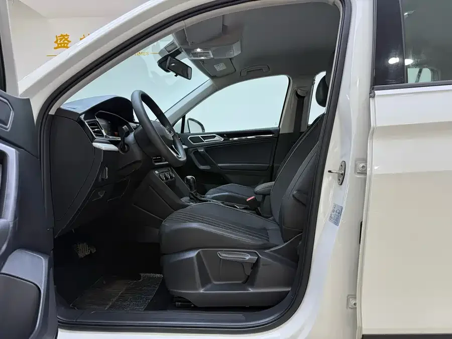 Volkswagen Tiguan L Tiguan L 2023 330TSI Automatic 2WD Comfort Edition 2022 — миниатюра 2