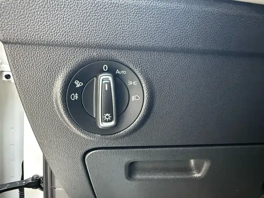 Volkswagen Tiguan L Tiguan L 2023 330TSI Automatic 2WD Comfort Edition 2022 — миниатюра 4