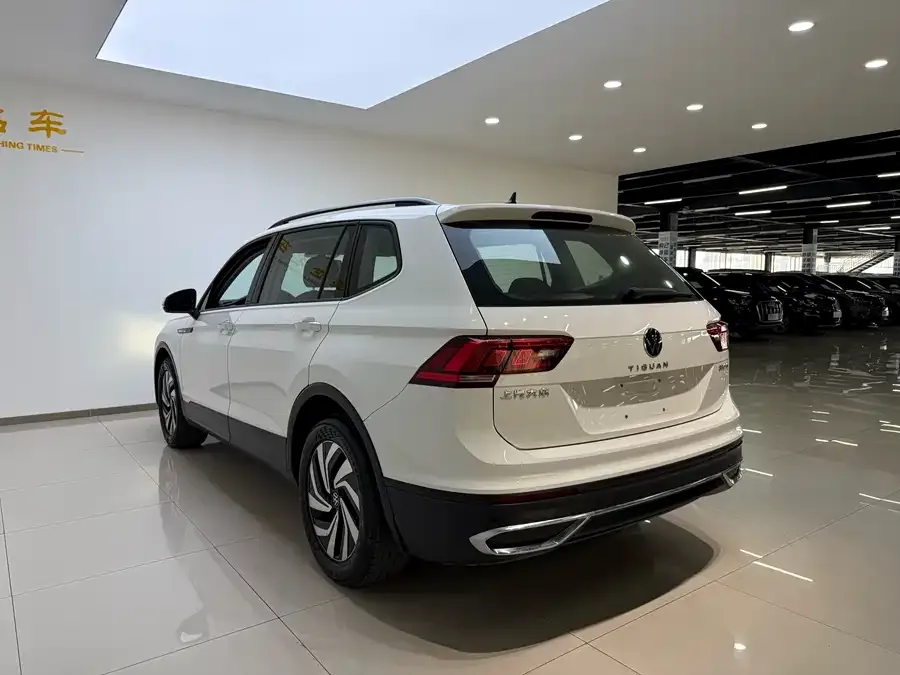 Volkswagen Tiguan L Tiguan L 2023 330TSI Automatic 2WD Comfort Edition 2022 — миниатюра 5