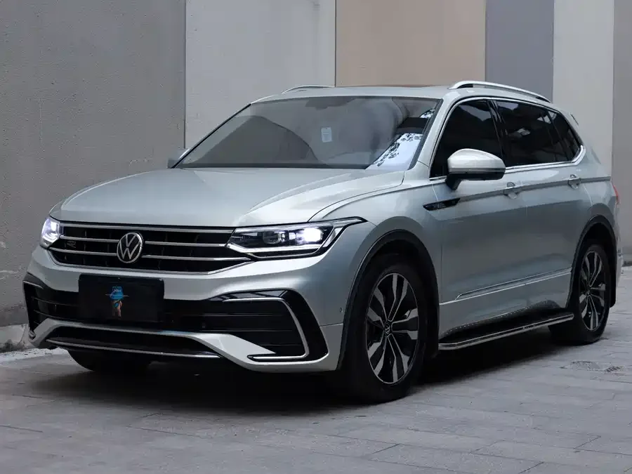 Volkswagen Tiguan L Tiguan L 2022 330TSI Automatic 2WD R-Line Enjoy Edition 2022 — фото 1, купить с доставкой в Москву