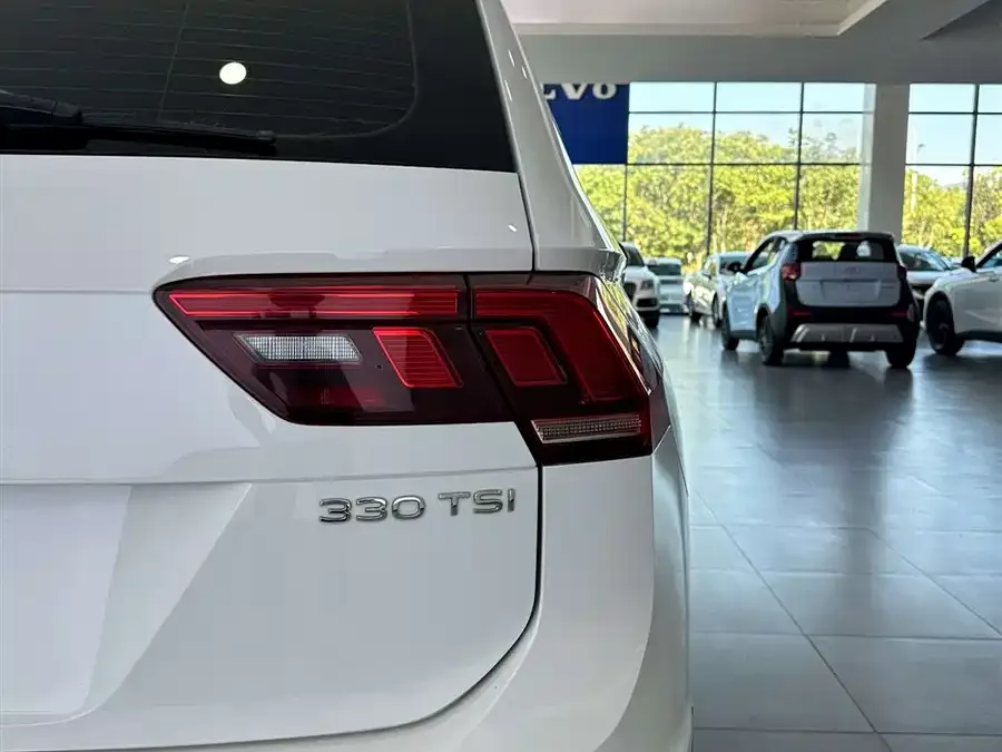 Volkswagen Tiguan L Tiguan L 2022 330TSI Automatic 2WD Comfort Edition 2022 — миниатюра 2
