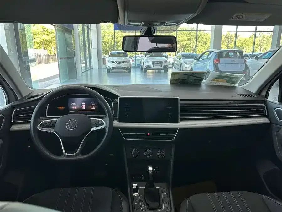 Volkswagen Tiguan L Tiguan L 2022 330TSI Automatic 2WD Comfort Edition 2022 — миниатюра 5