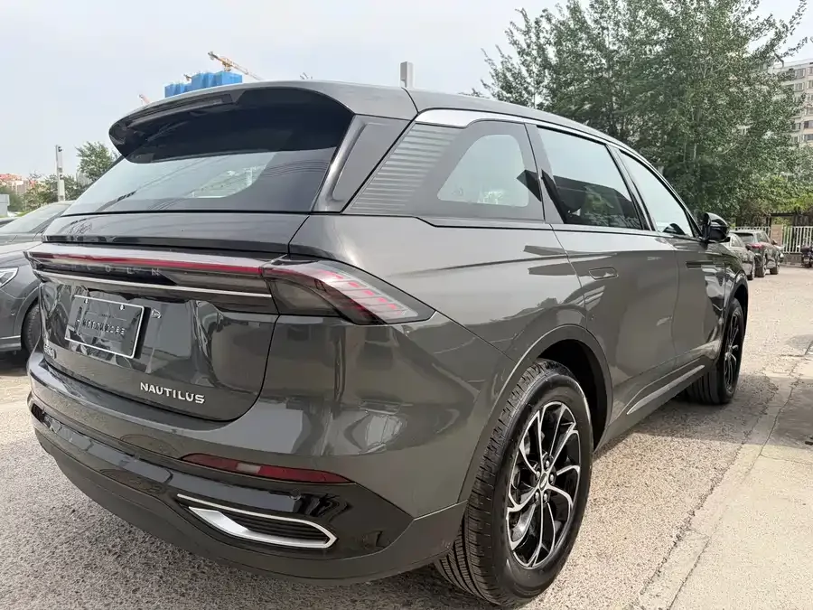 Lincoln Navigator Navigator 2026 2.0T 2WD Starting Edition 2026 — миниатюра 2