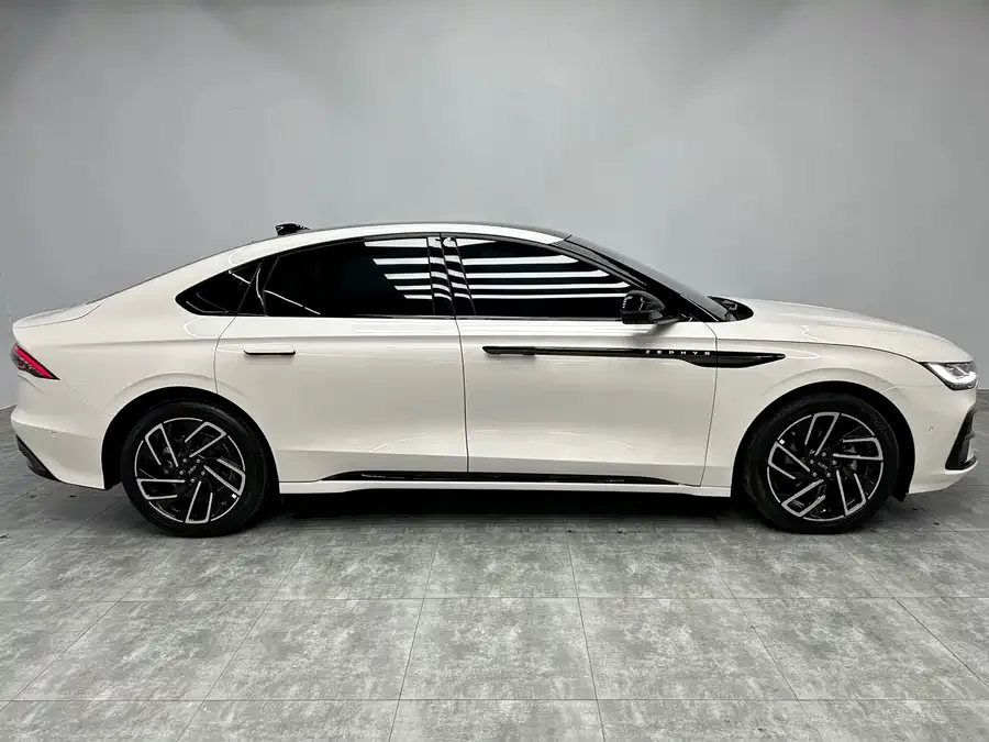 Lincoln Z 2022 i Cool Luxury Edition 2024 — миниатюра 3