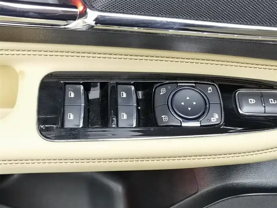 Lincoln Adventurer 2022 Explorer 2.0T 2WD Elegant Edition 2022 — миниатюра 3