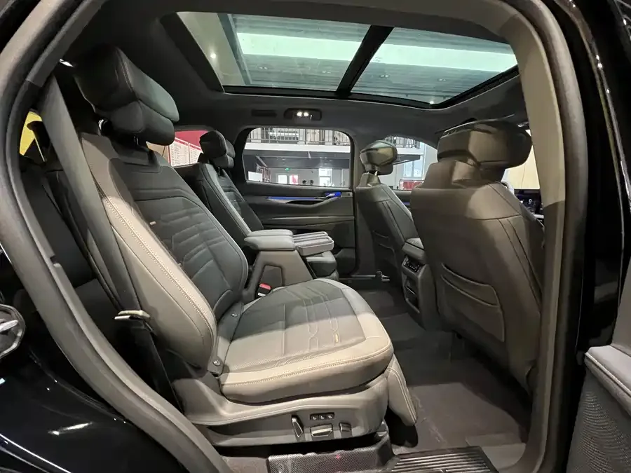 Ford Edge 2023 Sharp L 2.0T EcoBoost 4WD 7-seater Ultimate Edition 2024 — миниатюра 3